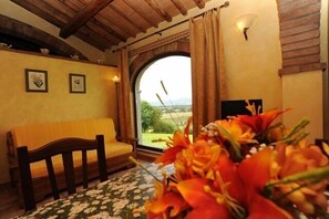 Romantic Apartment, 1 Bedroom, Valley View | Living area