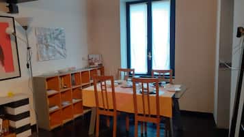 Studio Klasik | Dapur pribadi | Lemari es, kompor, dan mesin pembuat kopi/teh