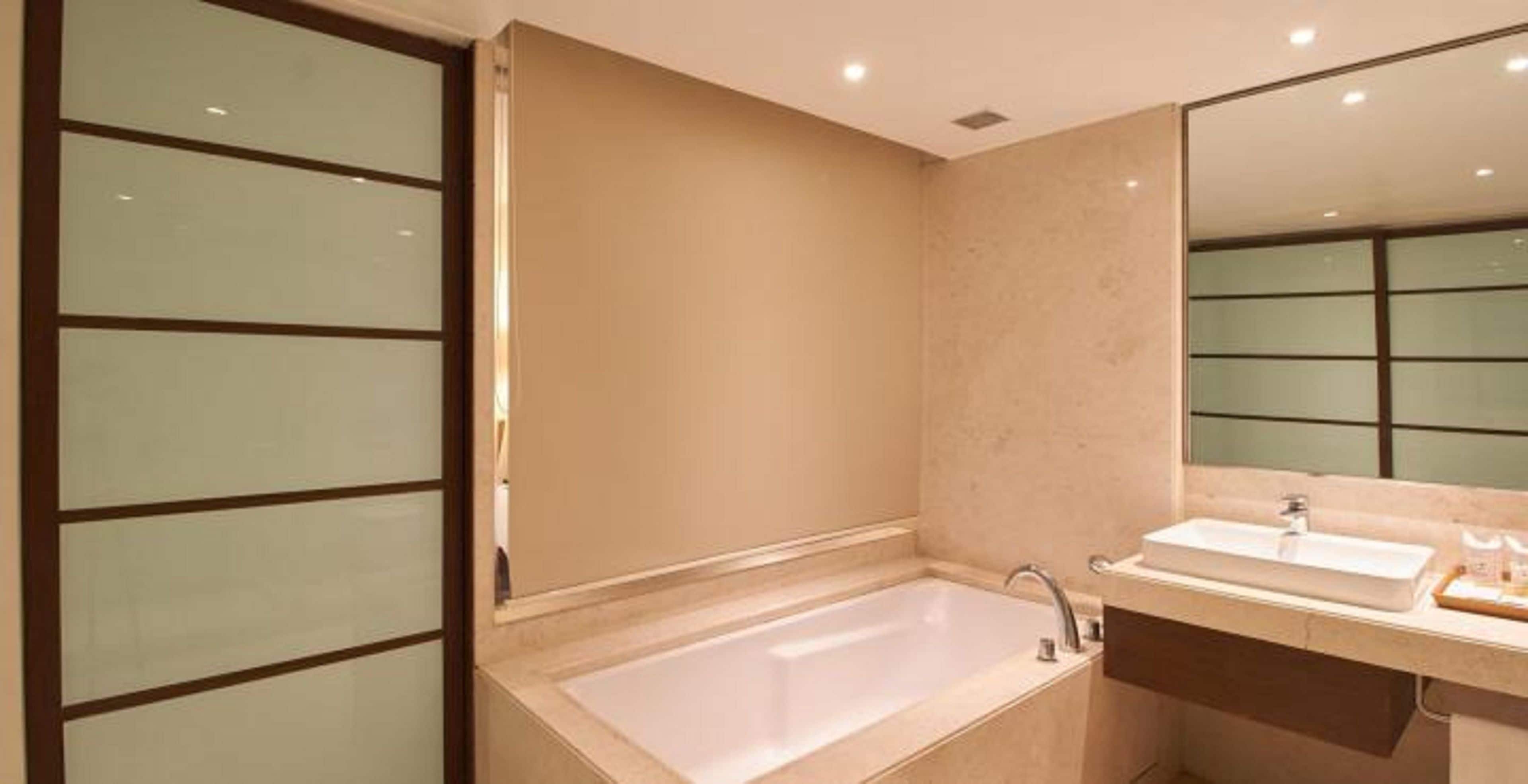 club room, 1 bedroom | bathroom | free toiletries, hair dryer, slippers, towels