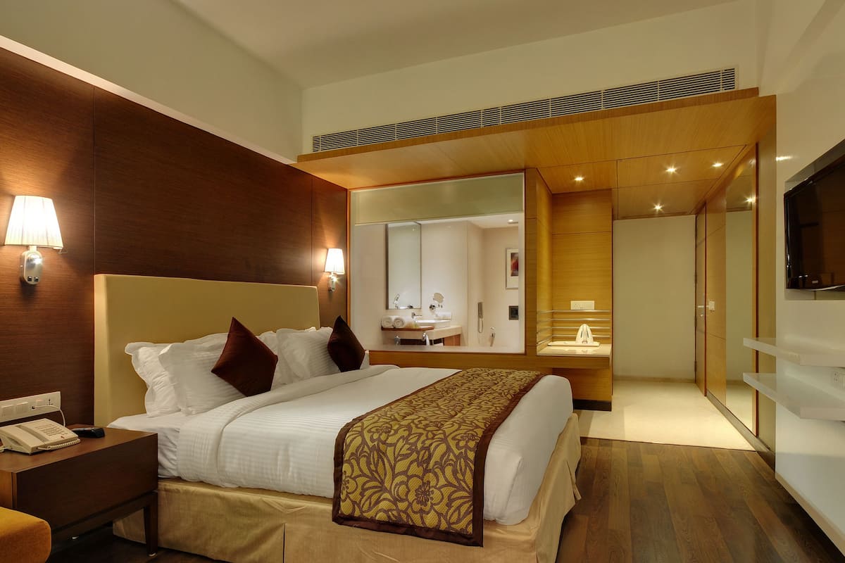 club room, 1 bedroom | premium bedding, minibar, in-room safe, desk