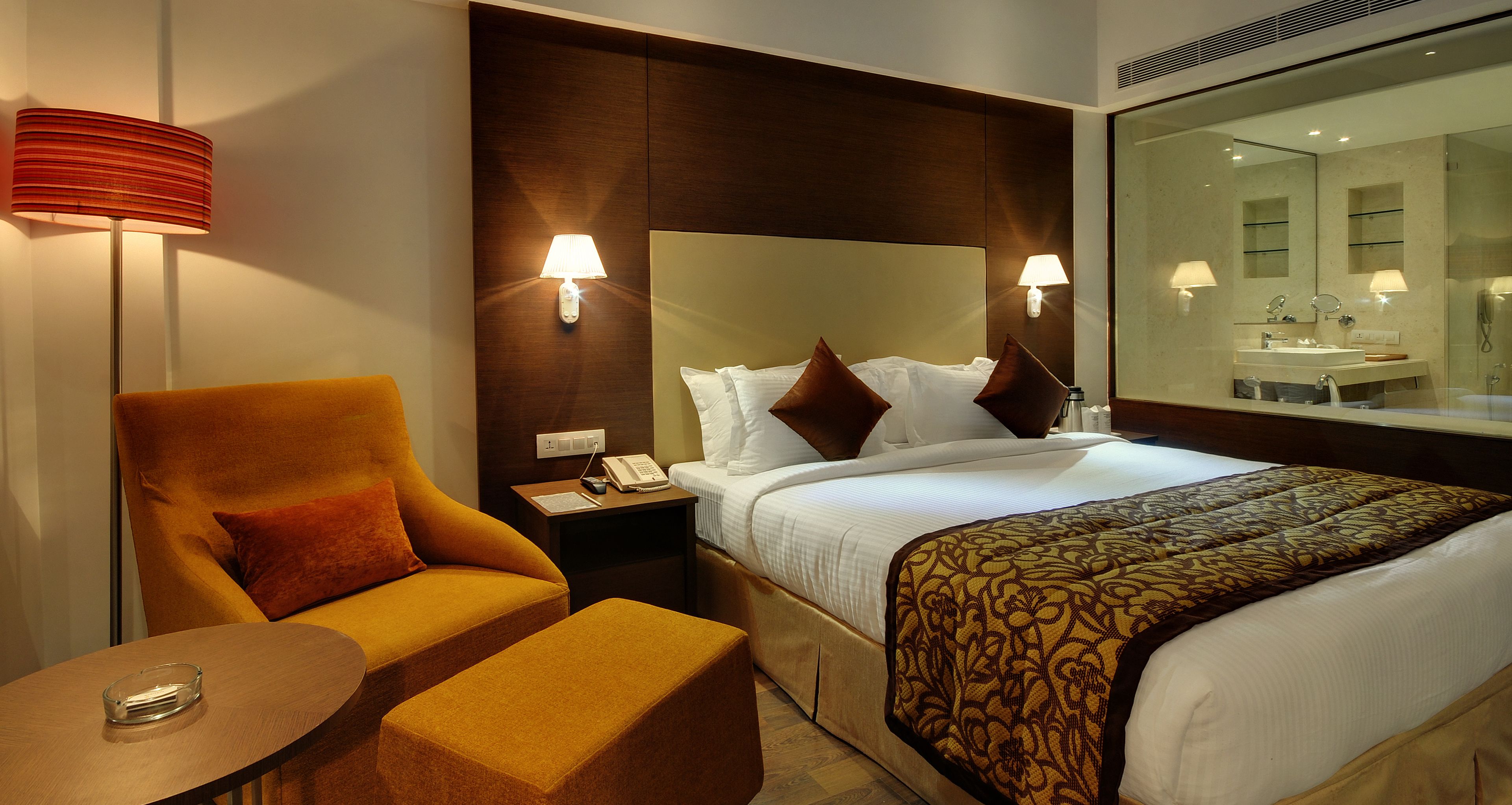 suite | premium bedding, minibar, in-room safe, desk