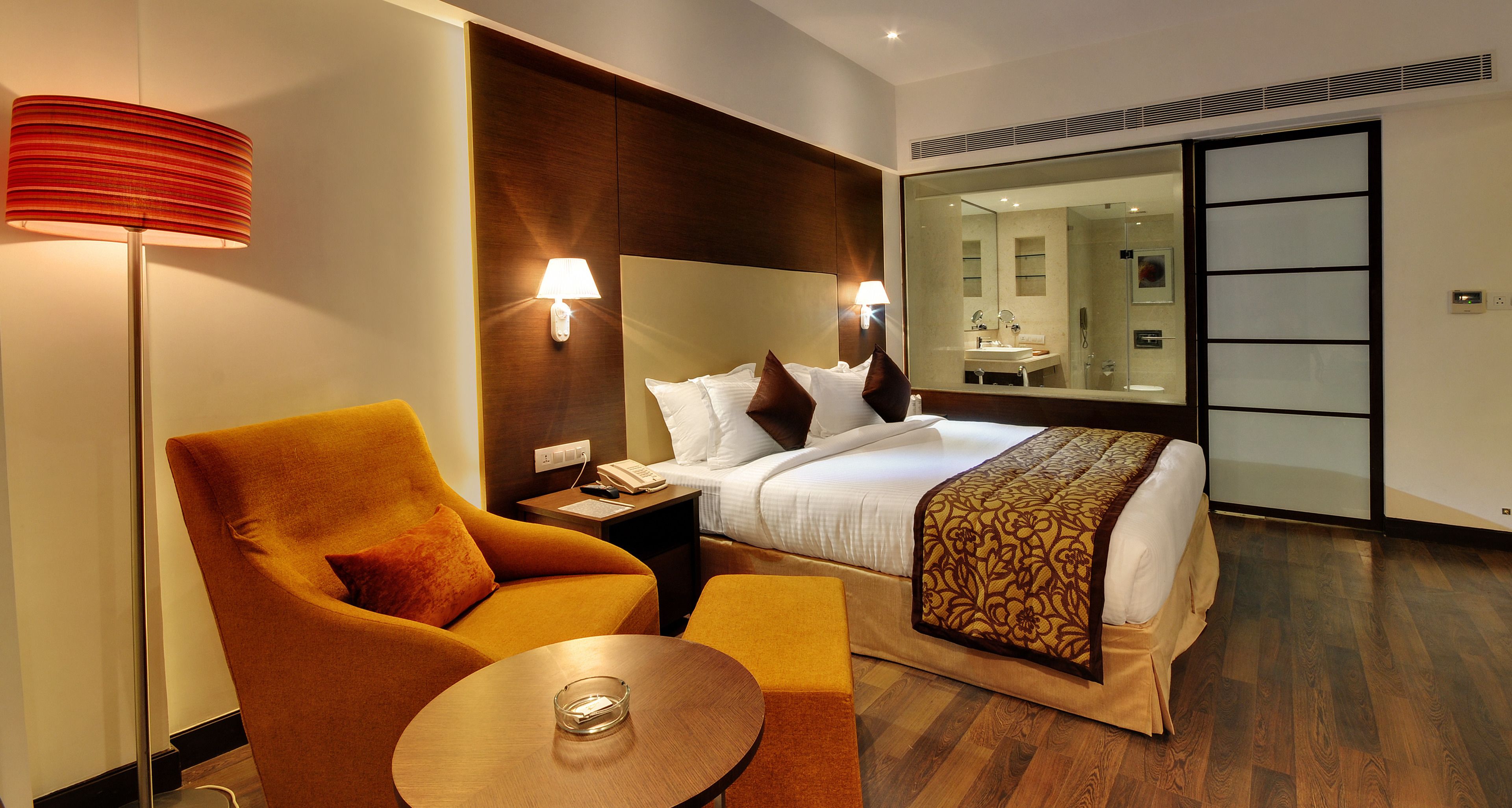 suite | premium bedding, minibar, in-room safe, desk