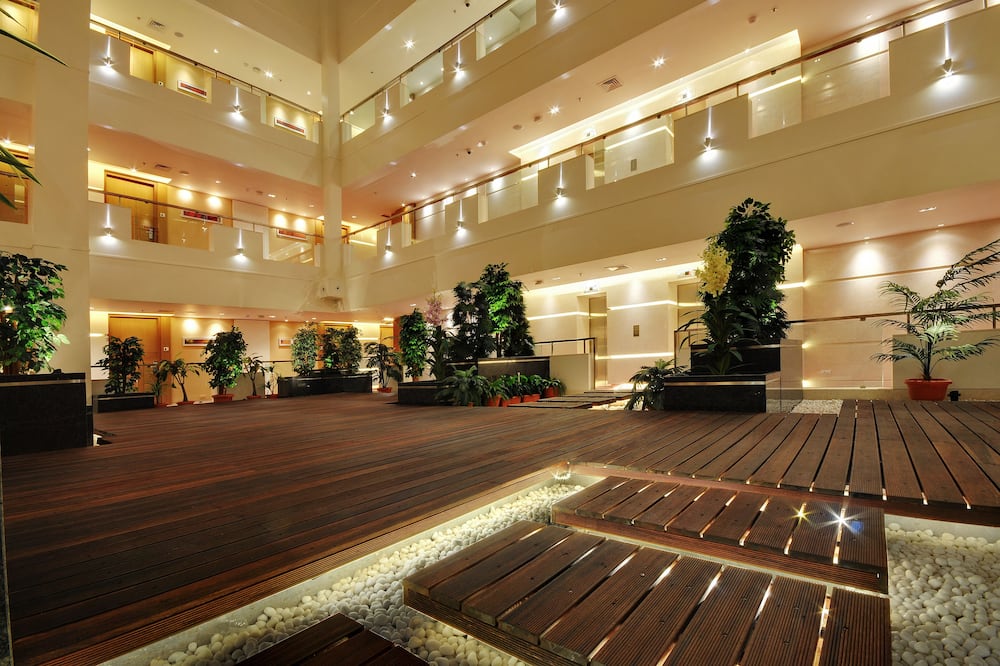 Platinum Hotel