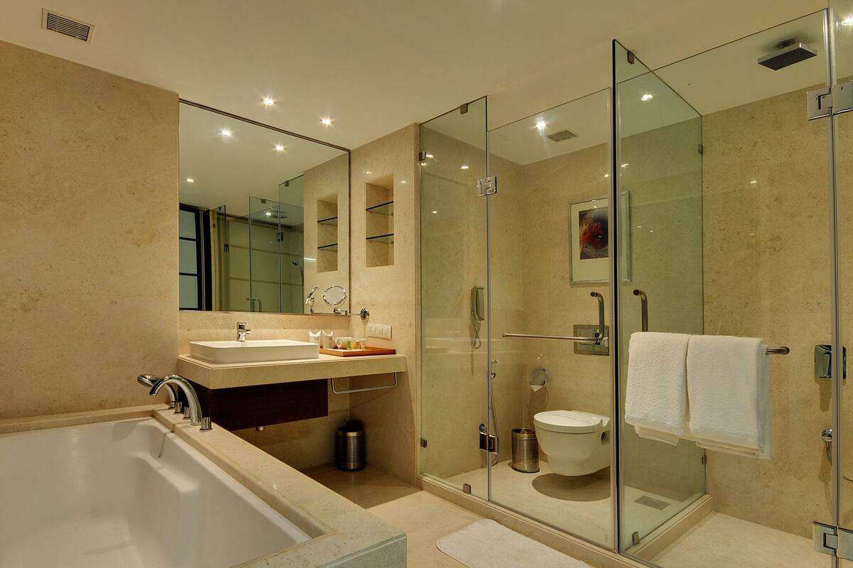 suite | premium bedding, minibar, in-room safe, desk