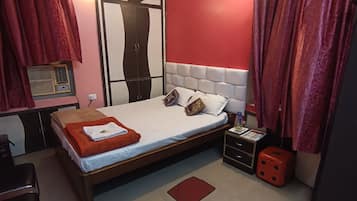 1 bedroom, Egyptian cotton sheets, premium bedding, in-room safe