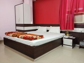 1 bedroom, Egyptian cotton sheets, premium bedding, in-room safe - Hotel Viraat Inn (Gaya)