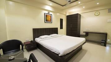 Deluxe Room, 1 Double Bed | In-room safe, desk, iron/ironing board, free WiFi