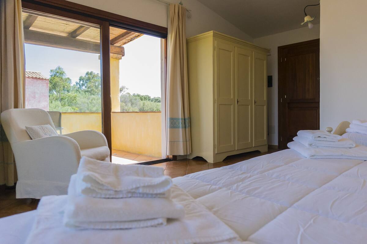 Habitación triple estándar | Minibar, caja fuerte, cunas (de pago) y camas supletorias