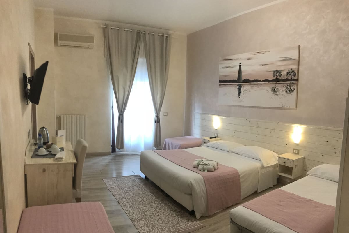 Superior Quadruple Room | Iron/ironing board, free WiFi, bed sheets