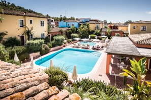 Seasonal outdoor pool, pool umbrellas, pool loungers - Borgo degli Ulivi Residence (Tortoli)