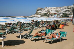 Private beach nearby, sun loungers, beach umbrellas
