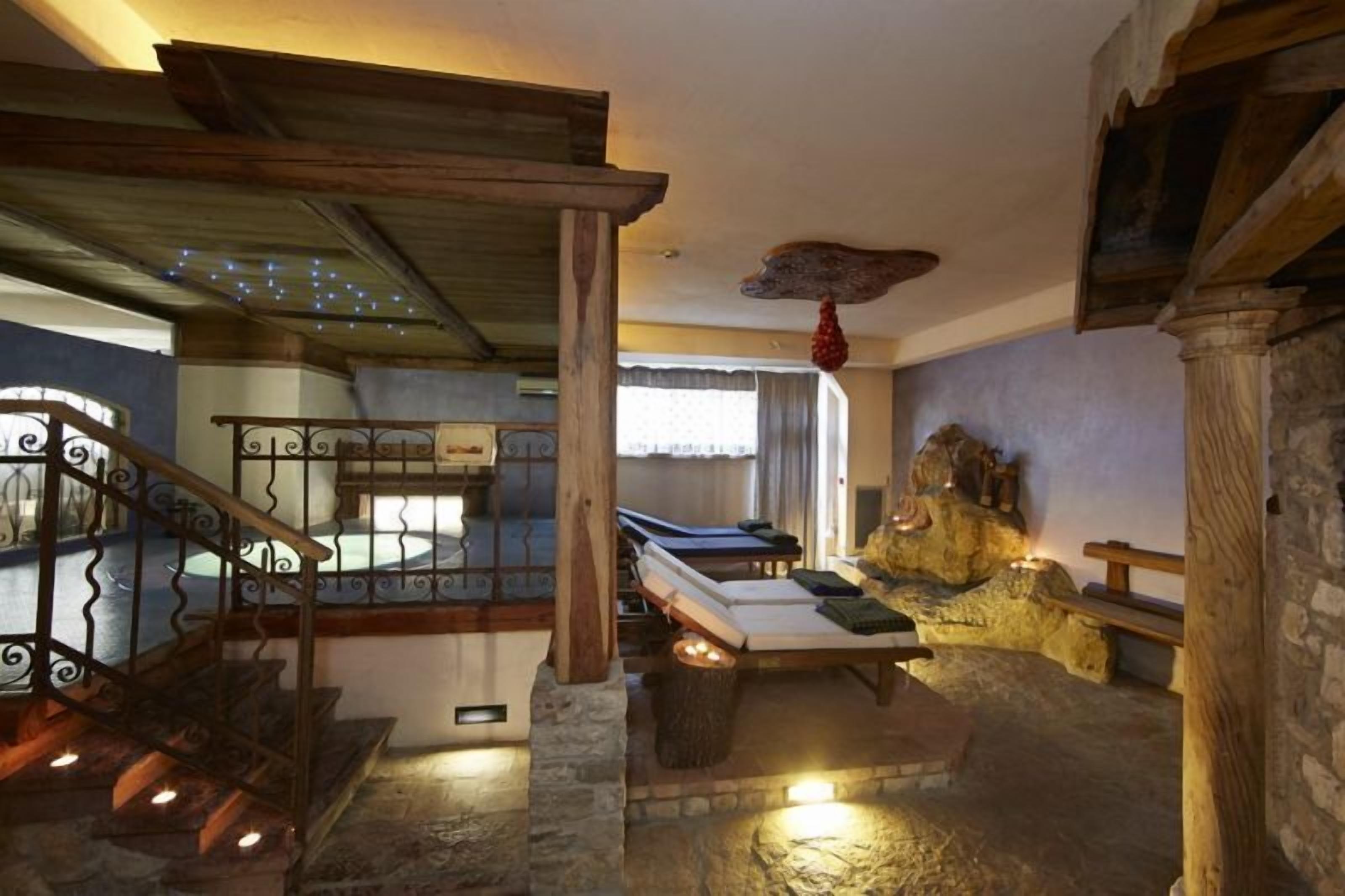 sauna, hot tub, steam room, body treatments, hot stone massages