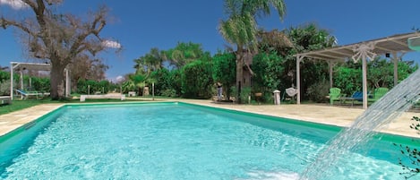 Kolam renang outdoor