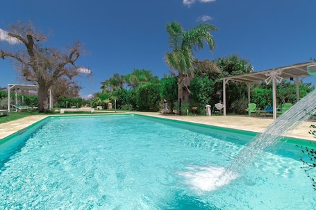 Outdoor pool. Villa Ghetta Country House