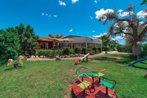 Children’s play area – outdoor