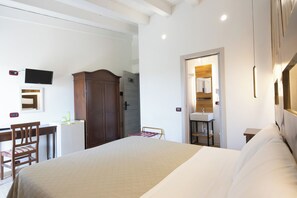 Dobbelt- eller tomannsrom – standard | Memory foam-senger og wi-fi (inkludert)