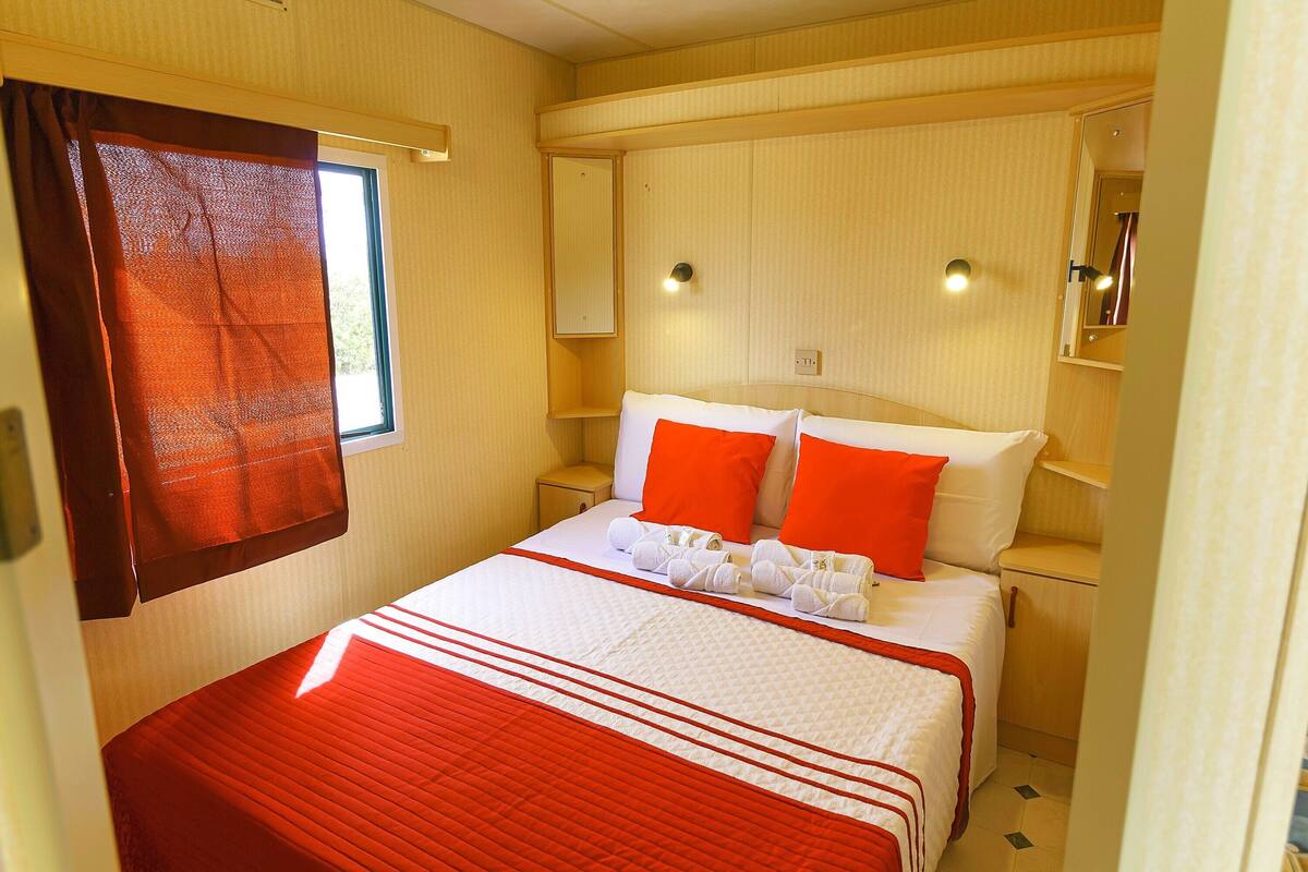 Mobile Home with Kitchenette | Memory-foam beds, free WiFi