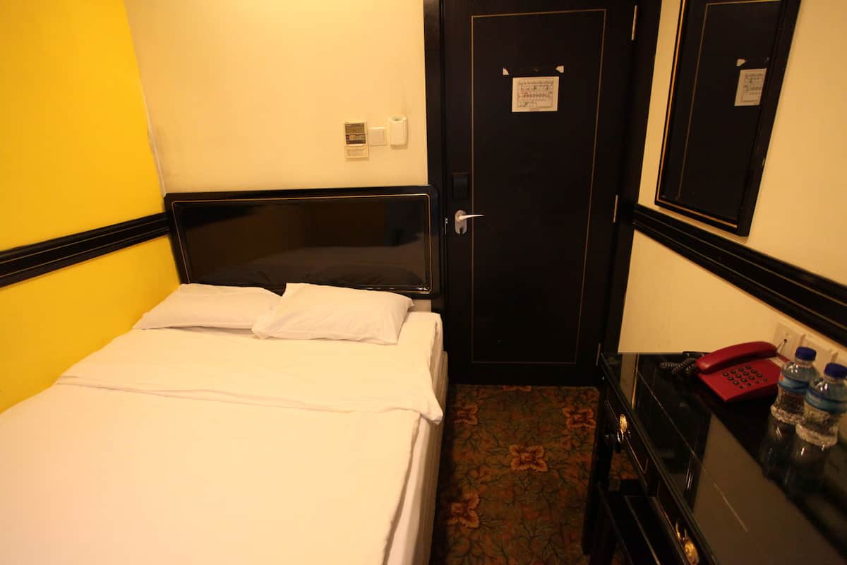 Standard Double Room | Peti besi dalam bilik, meja, Wi-fi percuma 