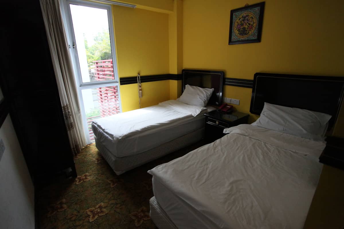 Superior Twin Room | Peti besi dalam bilik, meja, Wi-fi percuma 