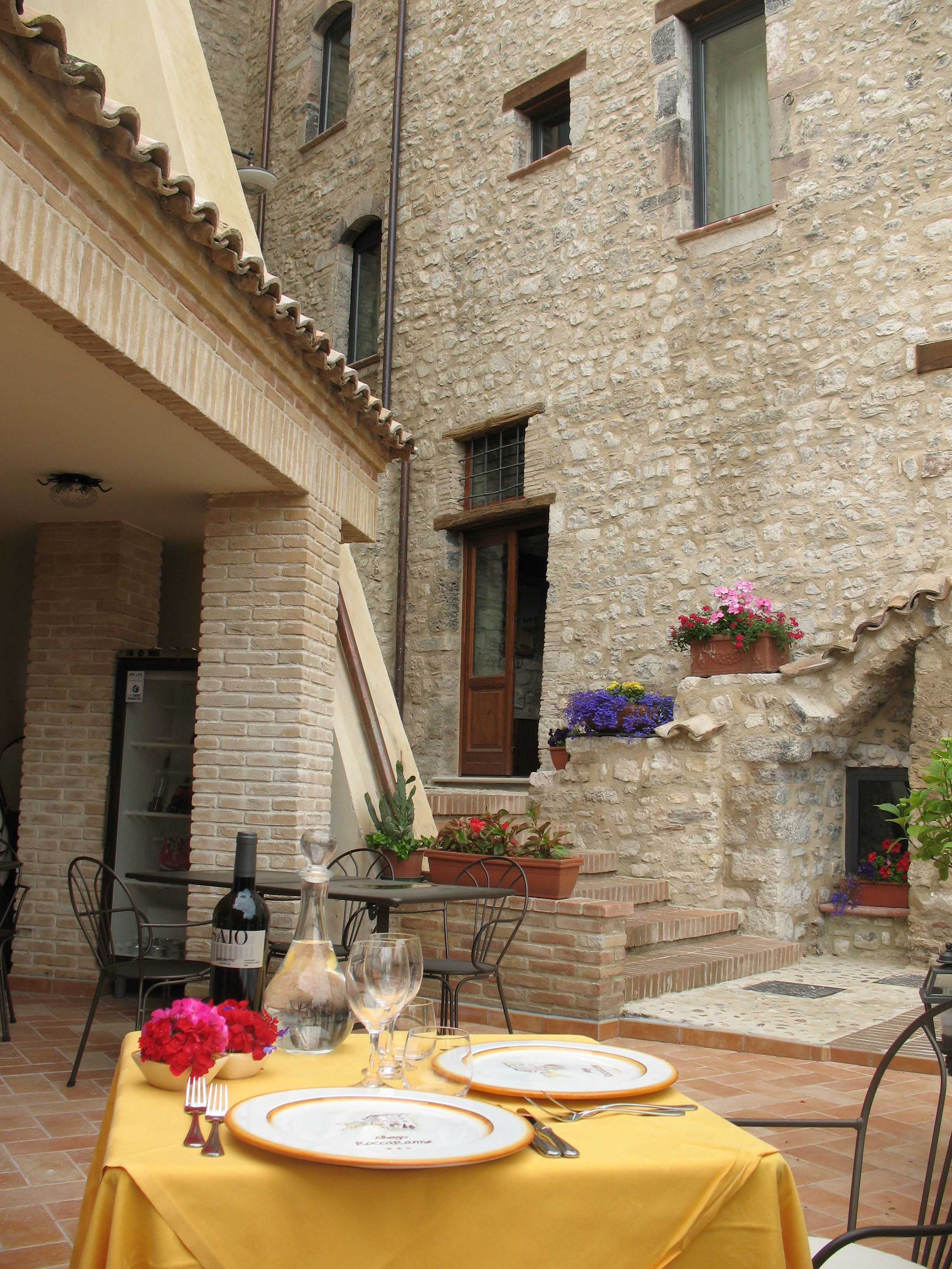 breakfast, lunch and dinner served