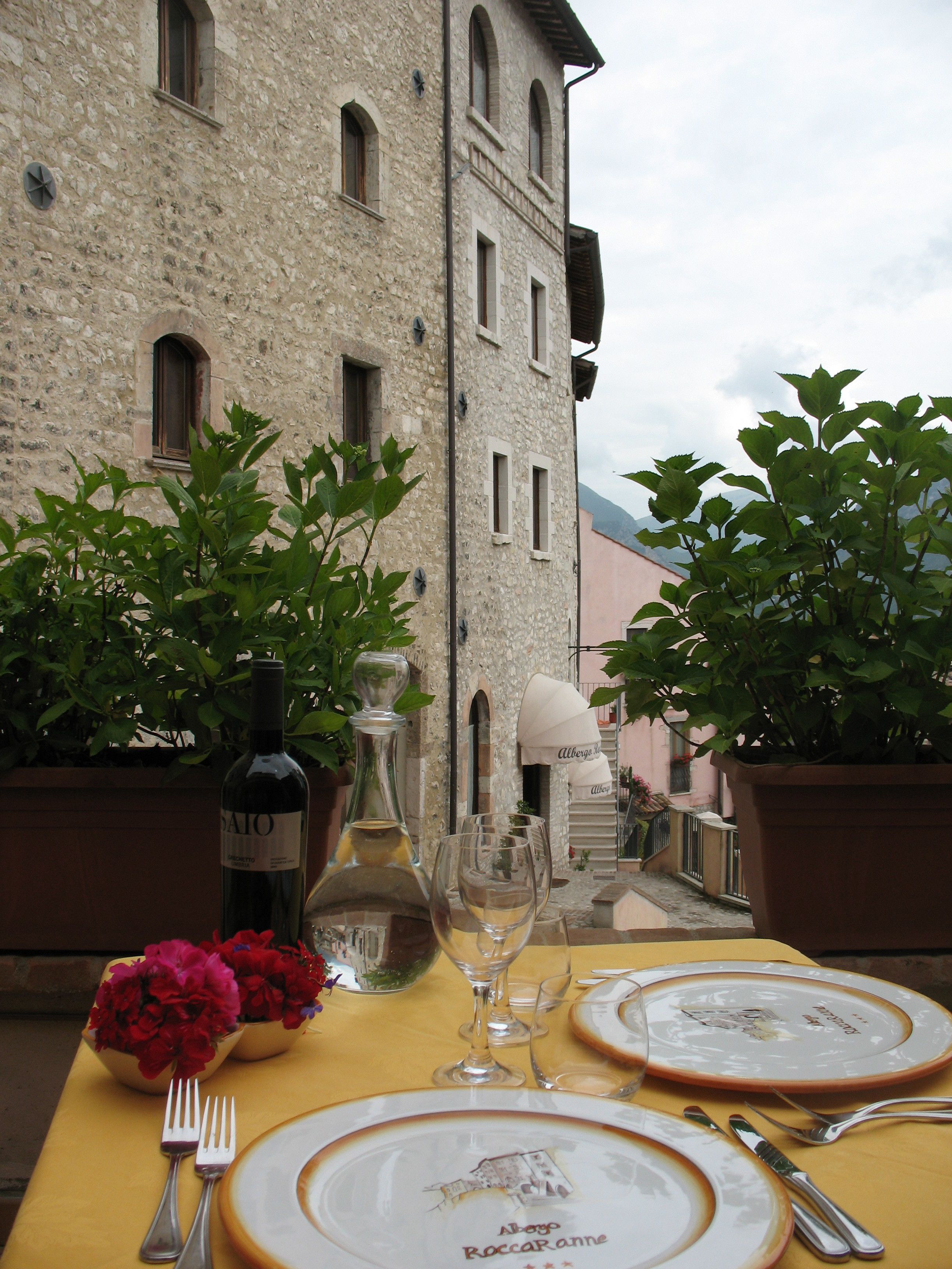 breakfast, lunch and dinner served