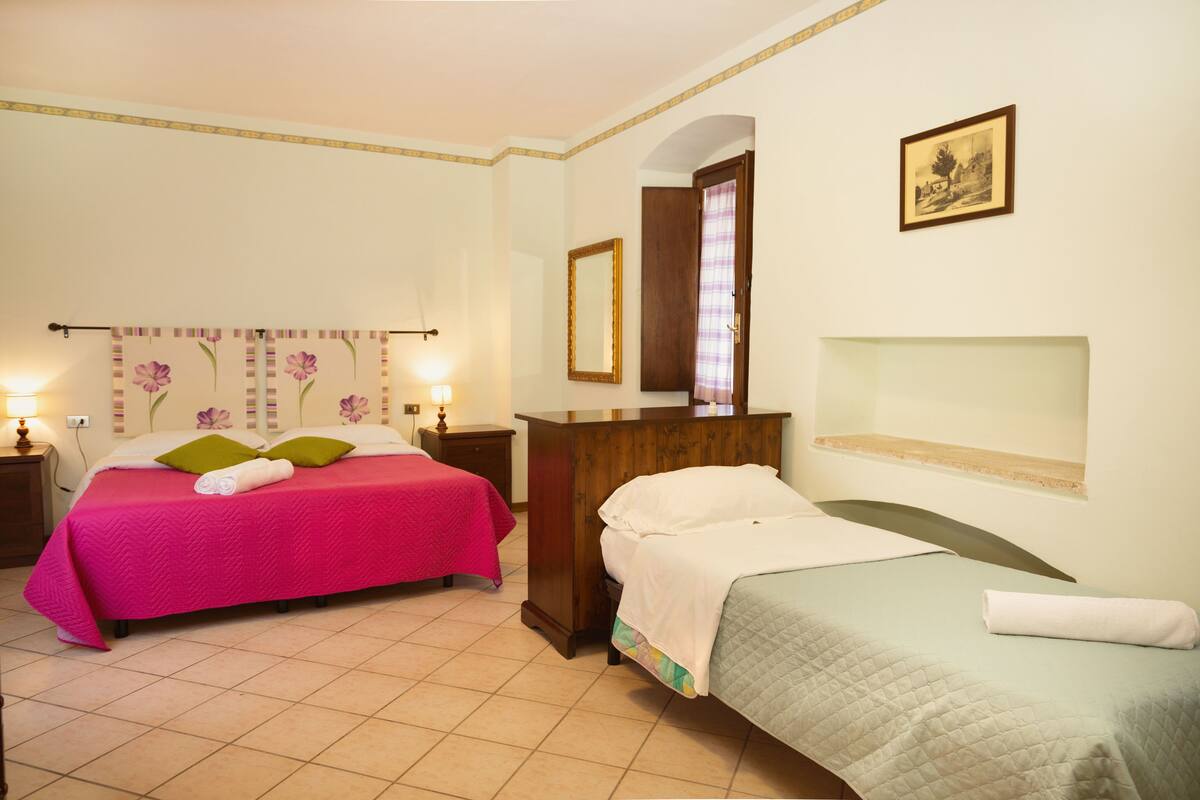 Triple Room | Meja, Wi-fi percuma, cadar katil