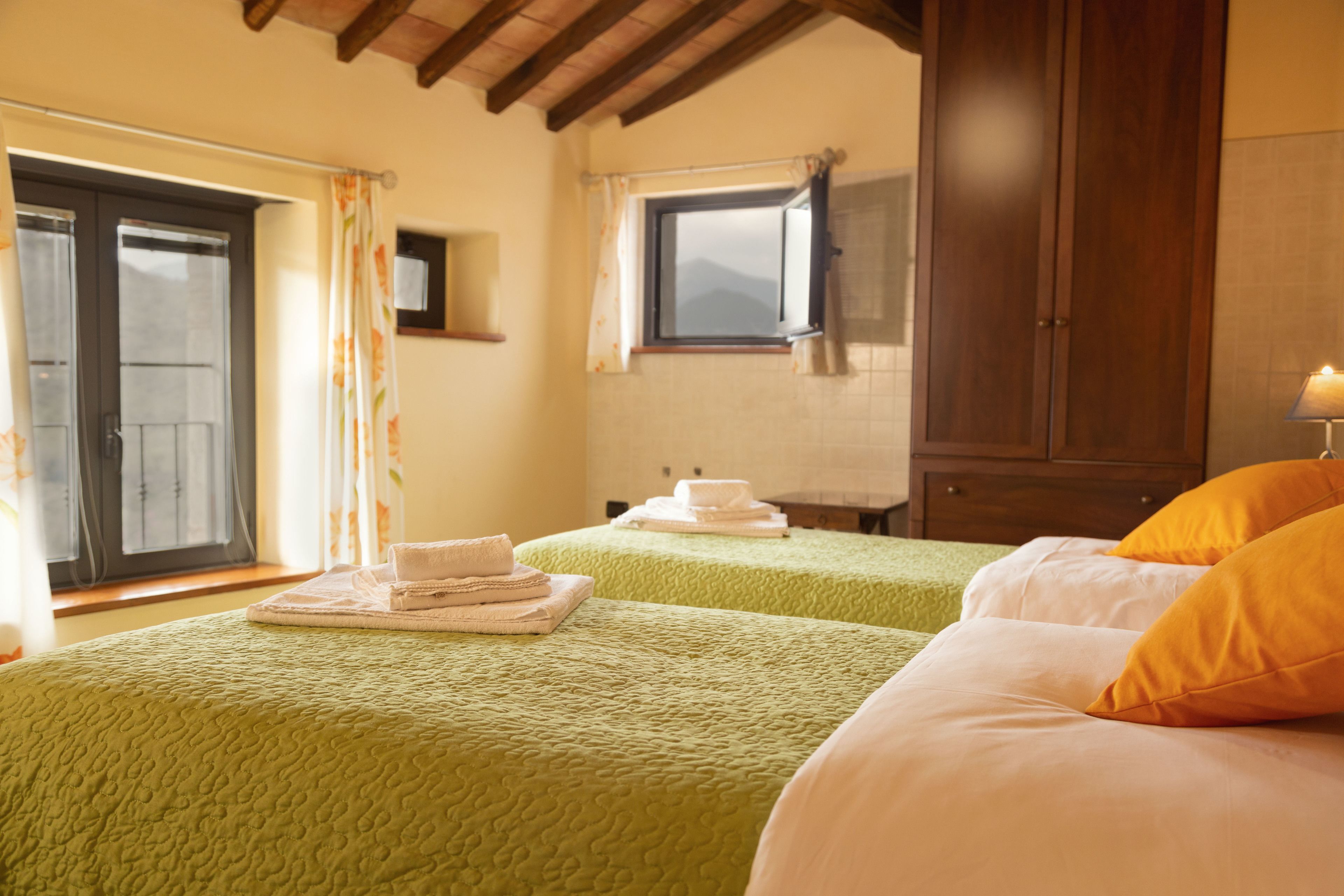 suite, 2 bedrooms, non smoking | desk, free wifi, bed sheets