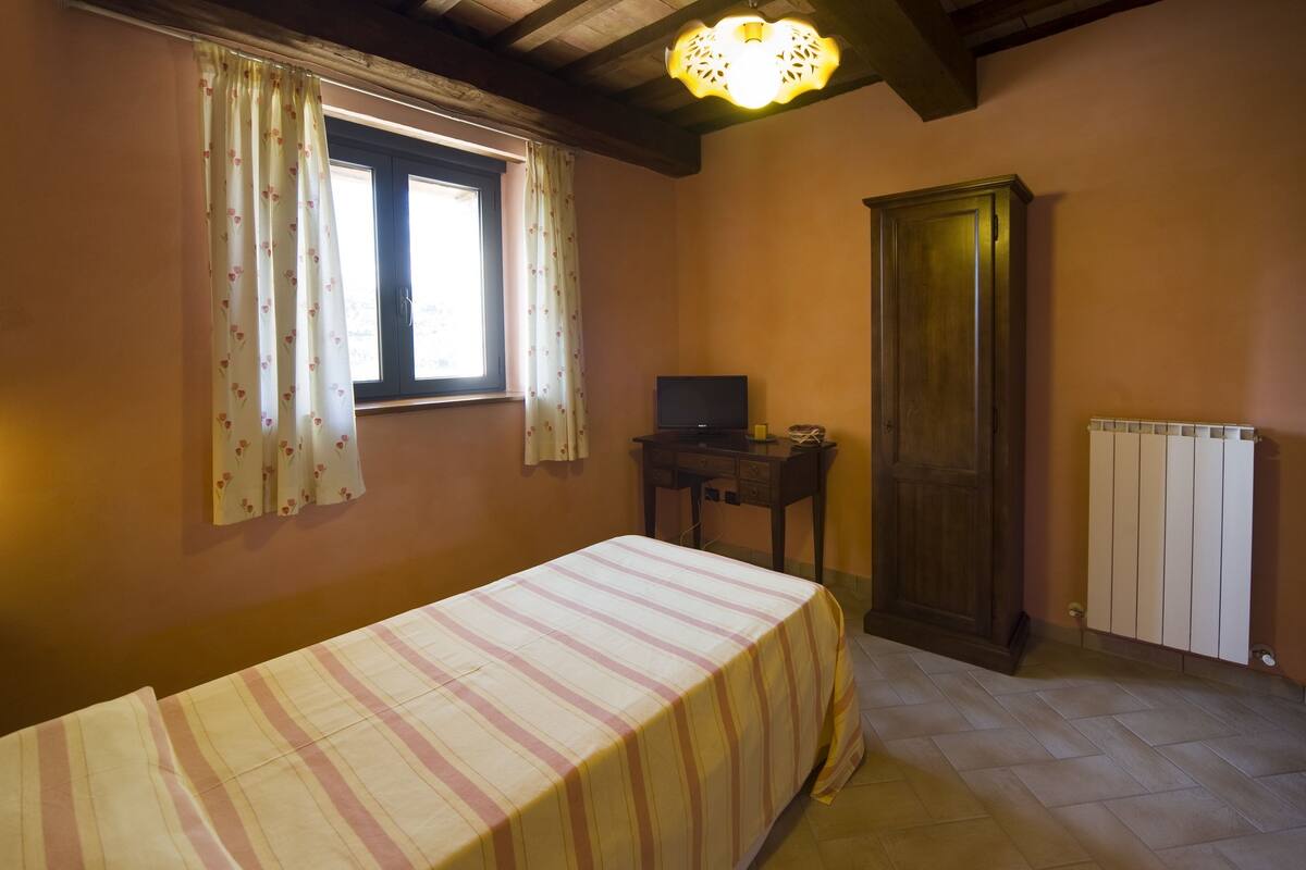 Single Room | Ruang tamu | TV skrin rata