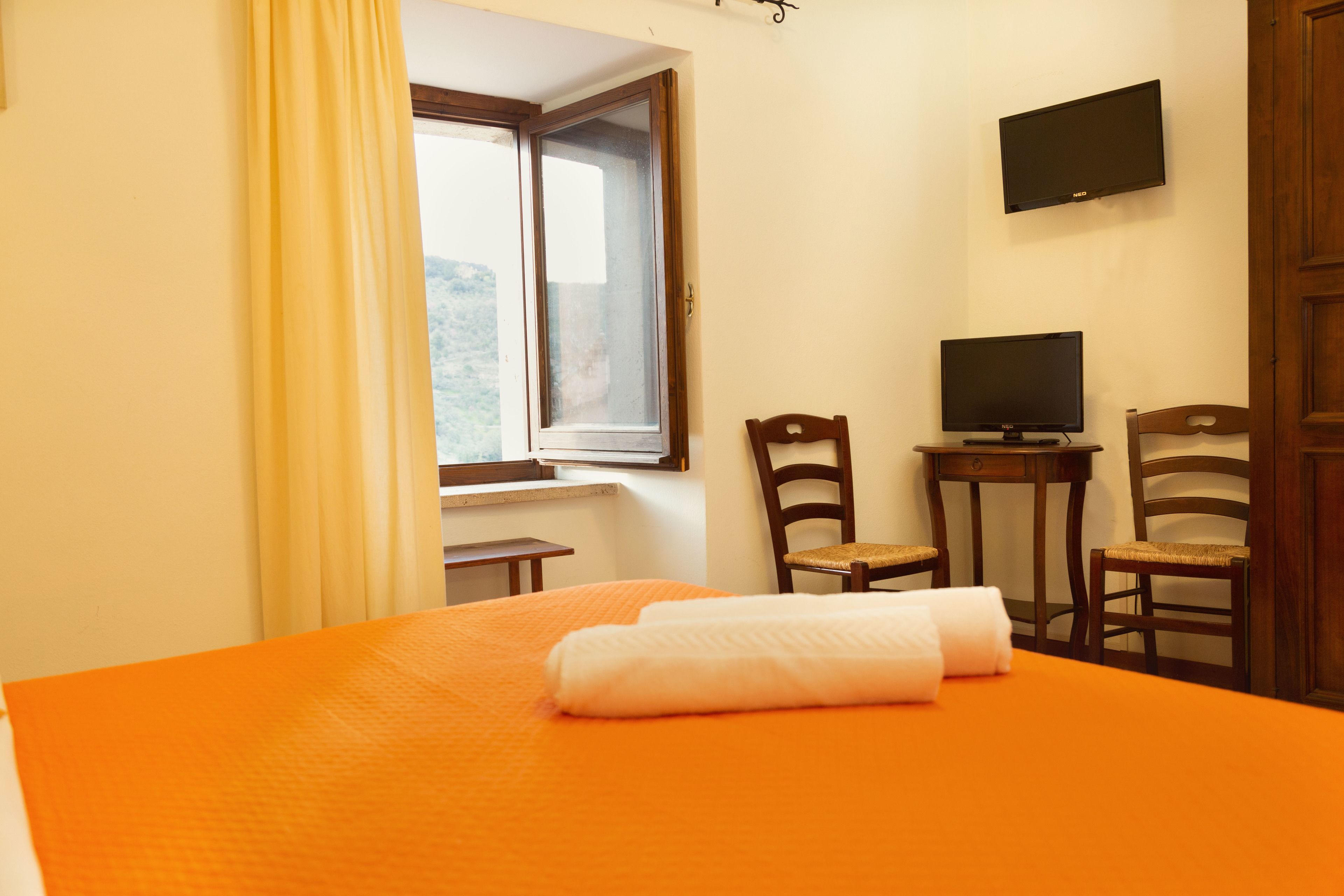 standard double room, 1 double bed, non smoking | desk, free wifi, bed sheets