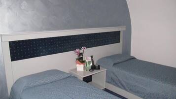 Hochwertige Bettwaren, Zimmersafe, Schreibtisch, schallisolierte Zimmer