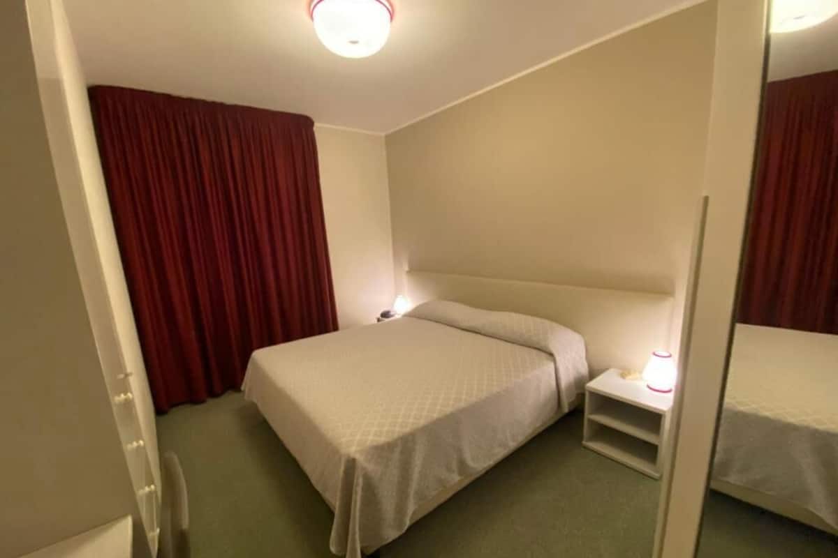 Standard Double or Twin Room | Premium bedding, in-room safe, desk, soundproofing