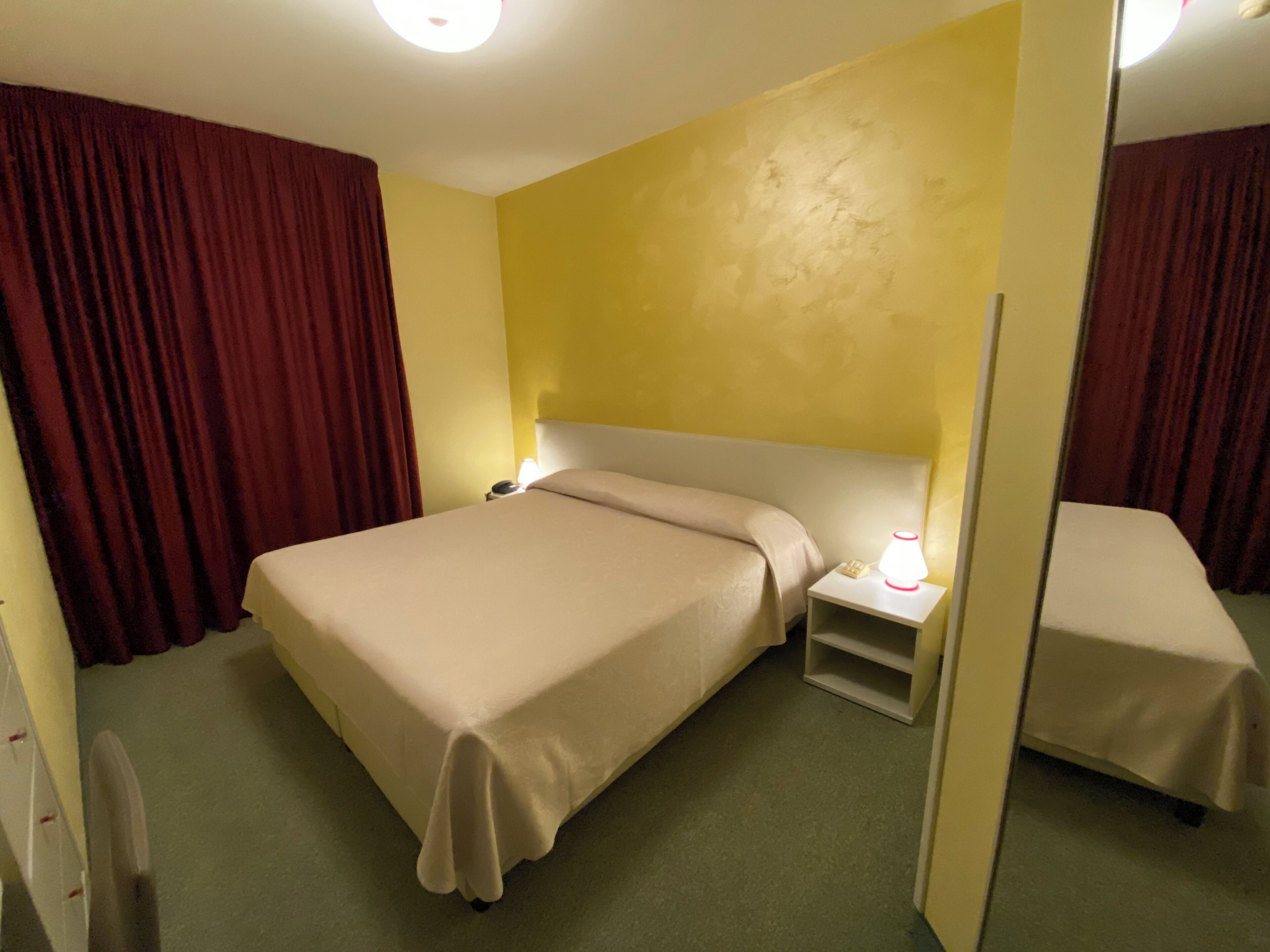 Premium bedding, in-room safe, desk, soundproofing
