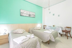 Chambre Double, salle de bains commune
