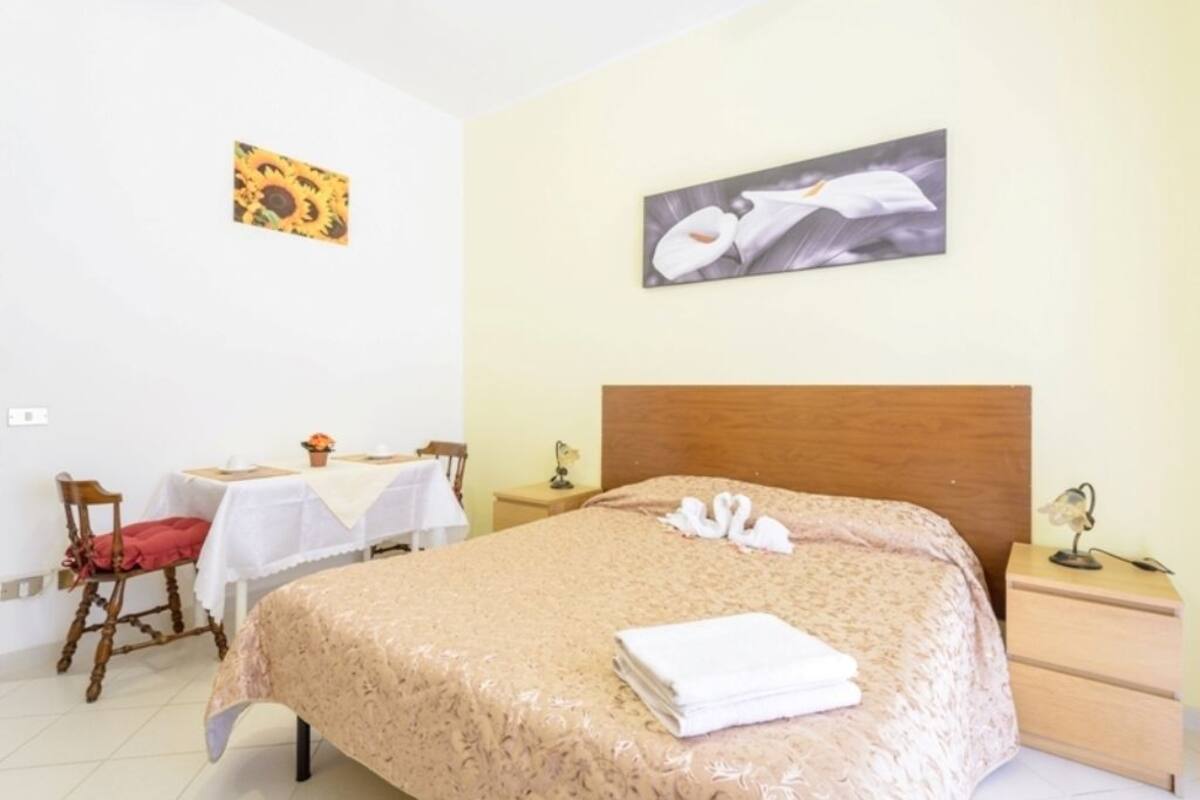 Kamar Double, kamar mandi umum | Tempat tidur lipat/tambahan dan Wi-Fi gratis
