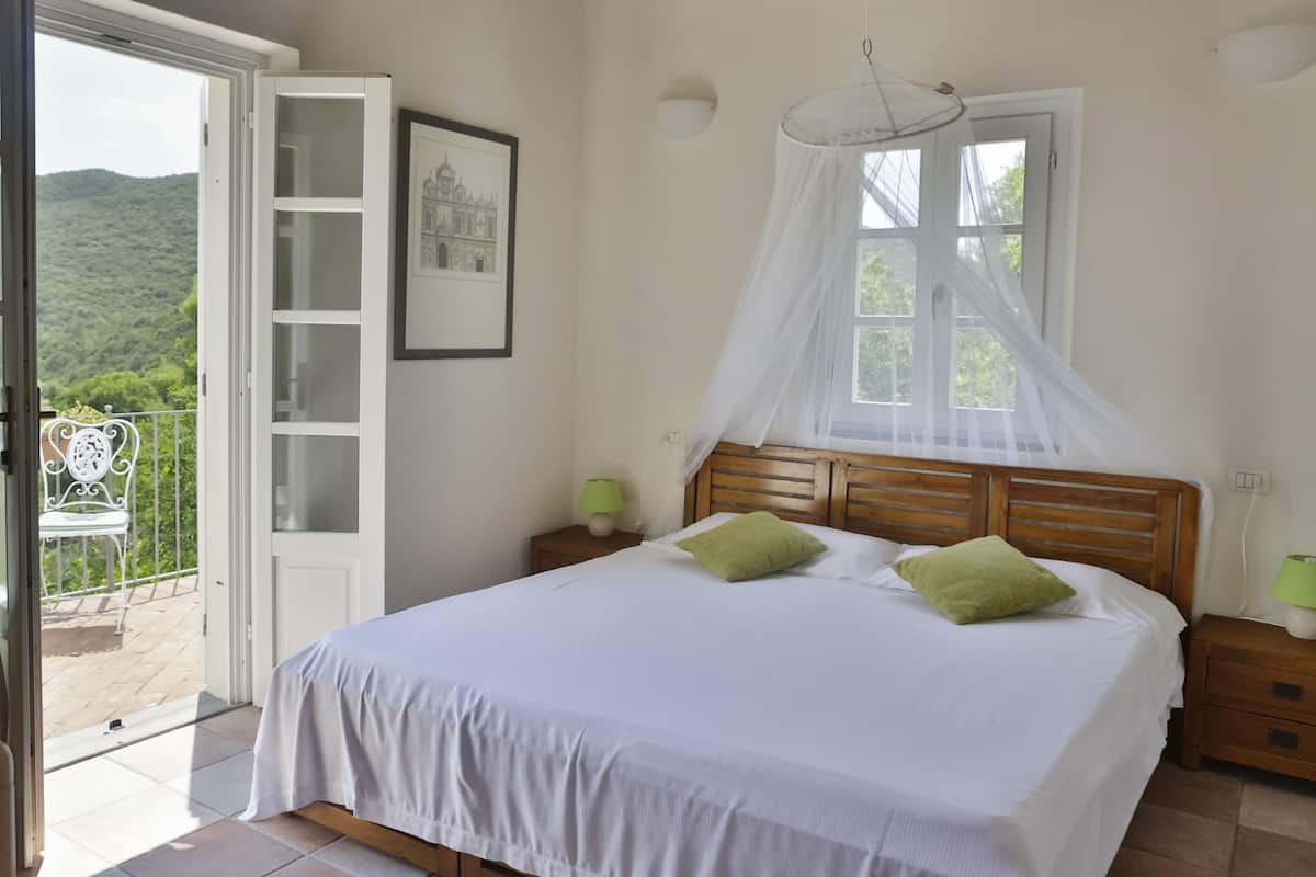 Double Room, Valley View | 1 bedroom, in-room safe, free WiFi, bed sheets