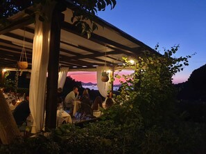 Front of property - evening/night - Hotel Santo Stefano (Portoferraio)