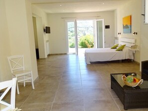 Coffres-forts dans les chambres, Wi-Fi gratuit, draps fournis