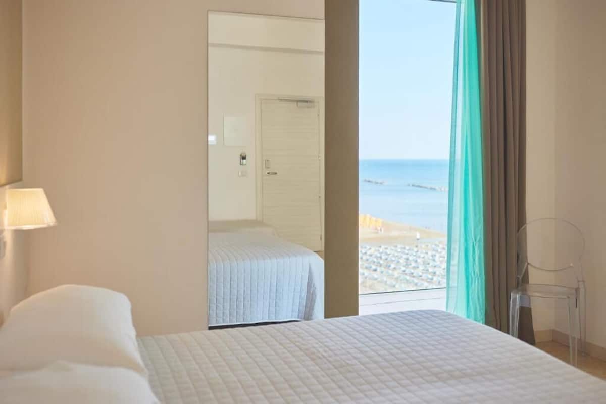In-room safe, desk, WiFi (free), bed sheets