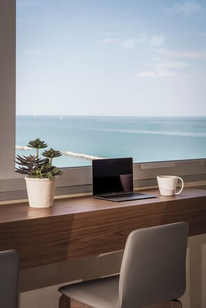 家庭房, 海景 | 客房内保险箱、办公桌、隔音、免费 WiFi