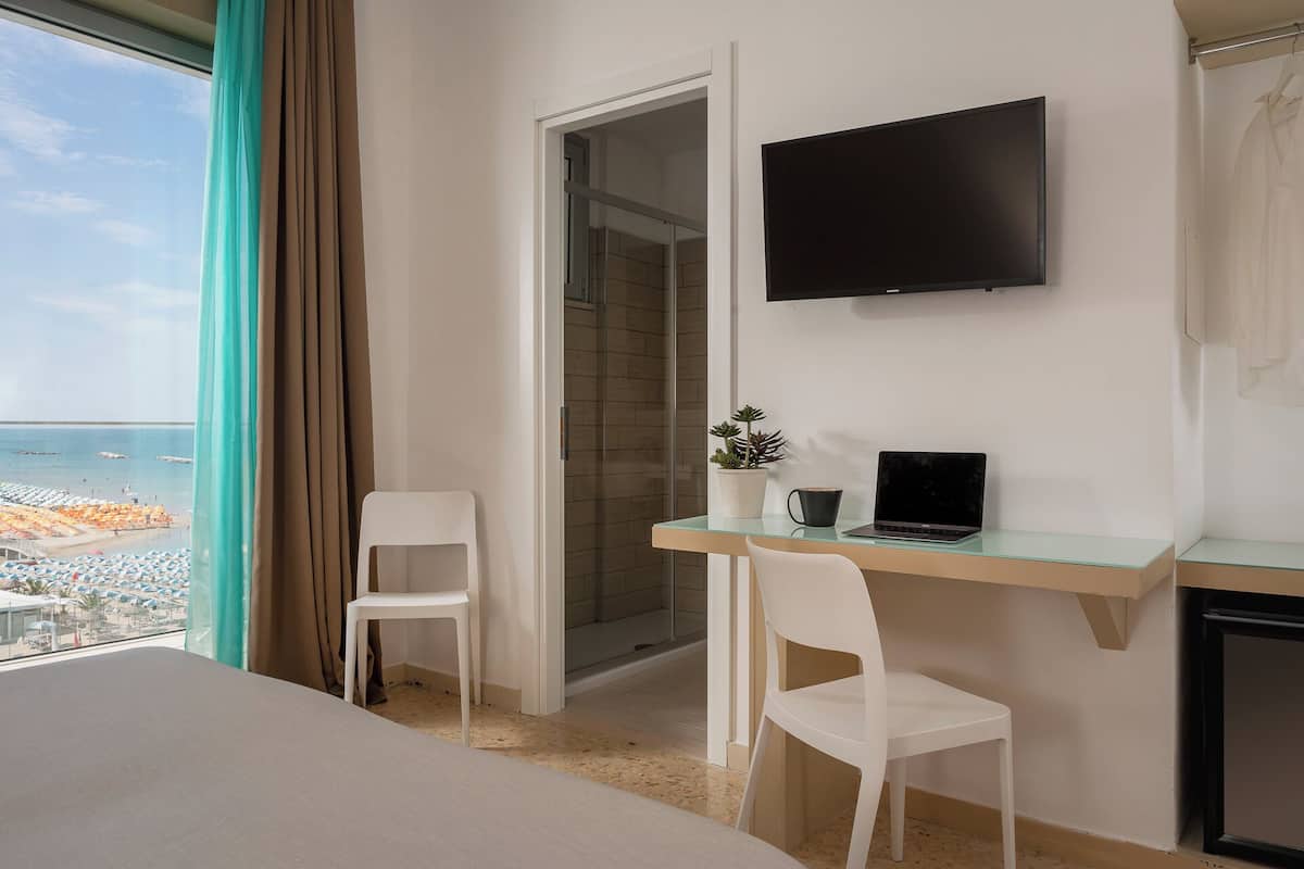 In-room safe, desk, WiFi (free), bed sheets