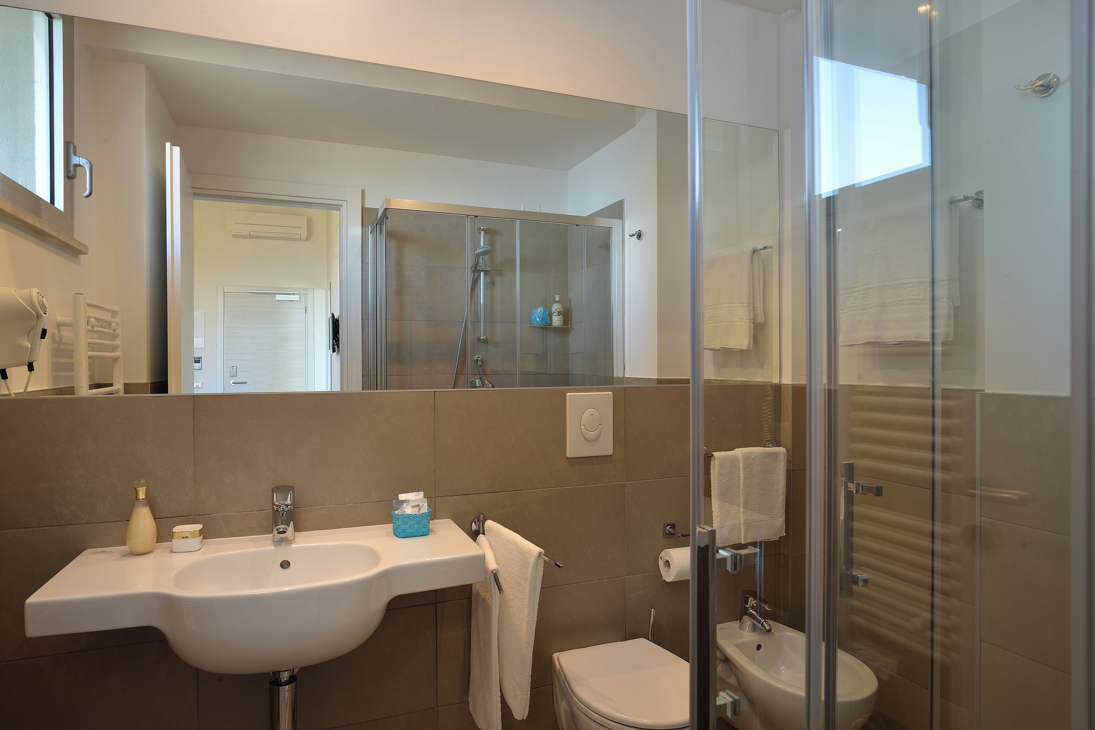 shower, hair dryer, bidet, towels