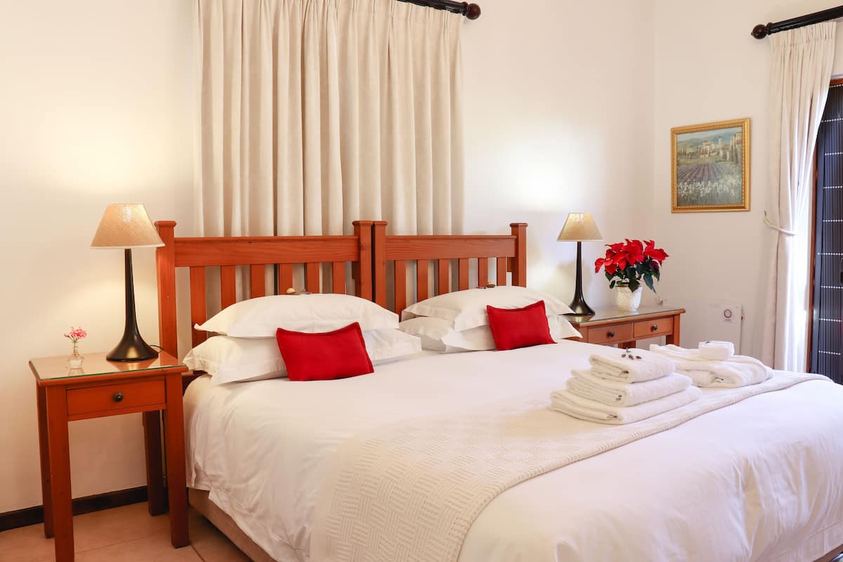 Standard Room Wheelchair Accessable (4) | 1 bedroom, premium bedding, down comforters, Tempur-Pedic beds