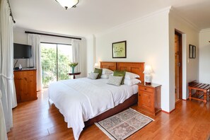 Habitación de lujo doble (1) | Ropa de cama de alta calidad y edredones de plumas