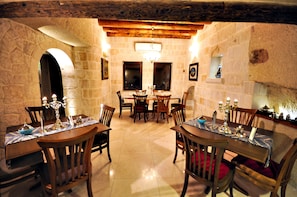 Breakfast, lunch, dinner served; Turkish cuisine  - Tafoni Houses Cave Hotel (Ürgüp)
