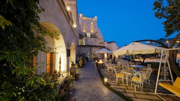 Breakfast, lunch, dinner served; Turkish cuisine