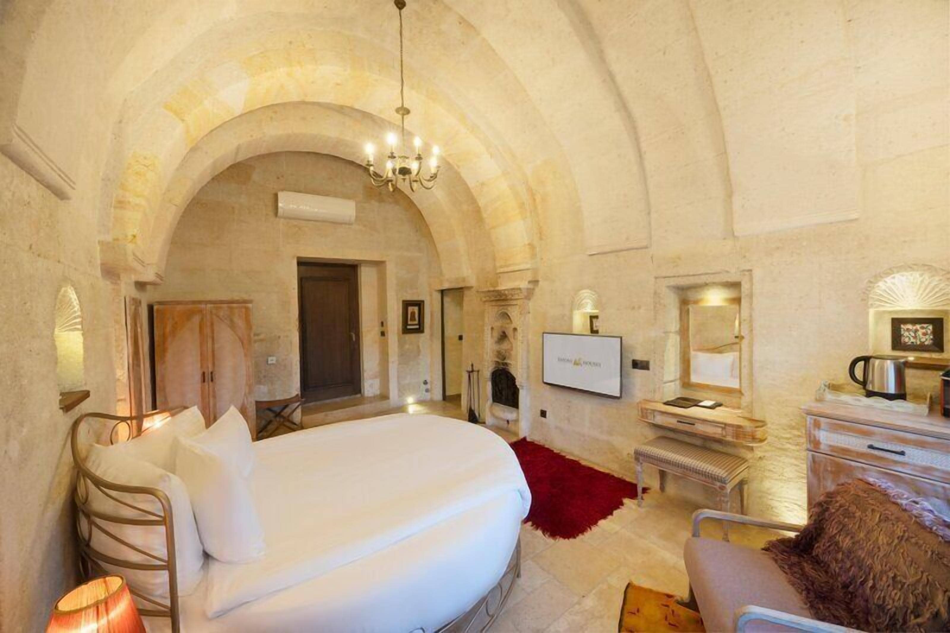 Deluxe Suite | Egyptian cotton sheets, premium bedding, down comforters, pillowtop beds