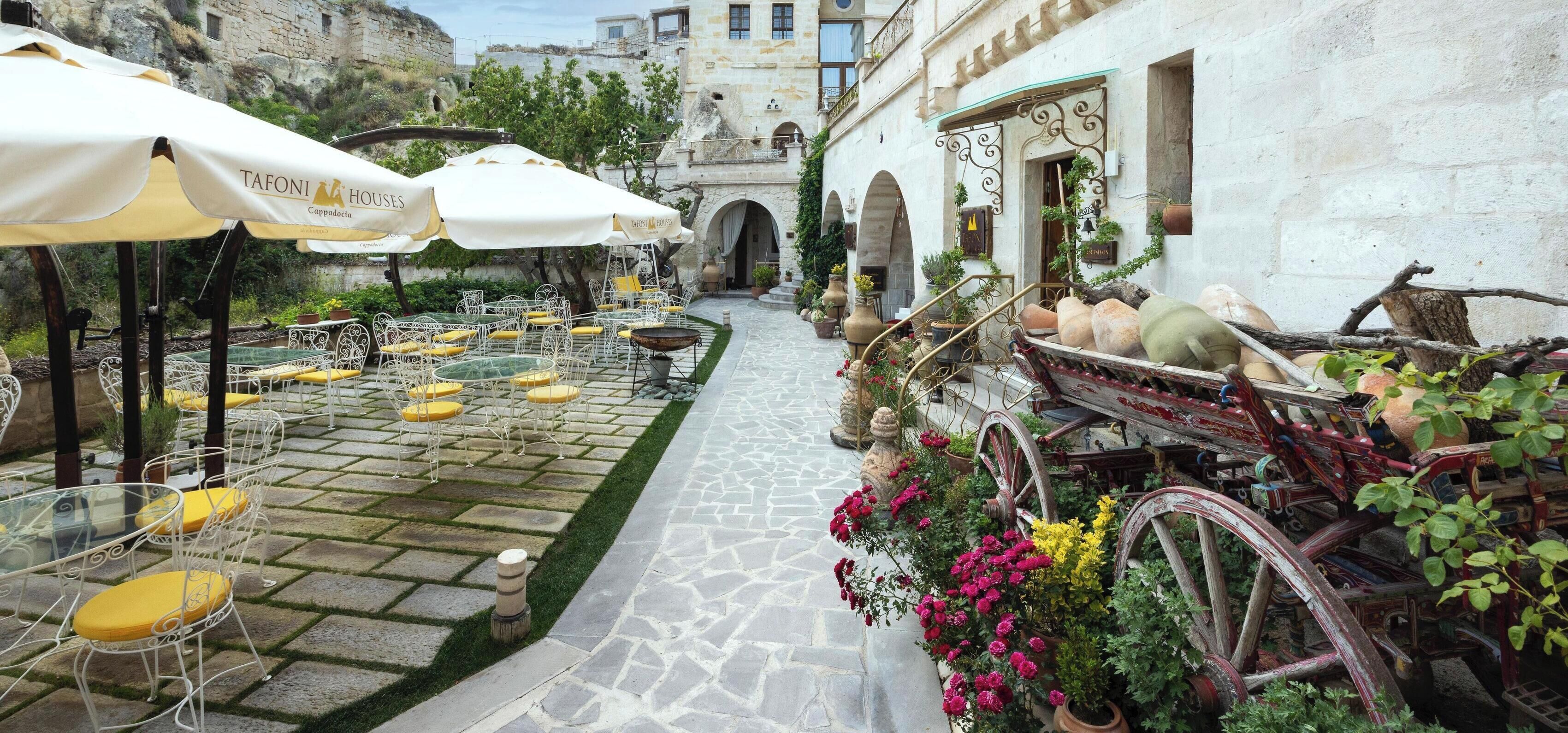 Se sirven desayunos, almuerzos, cenas y cocina turca 