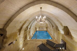 Luxury Villa, 1 King Bed with Sofa bed, Pool Access | Bathroom | Jetted tub, rainfall showerhead, designer toiletries, hair dryer - Tafoni Houses Cave Hotel (Ürgüp)