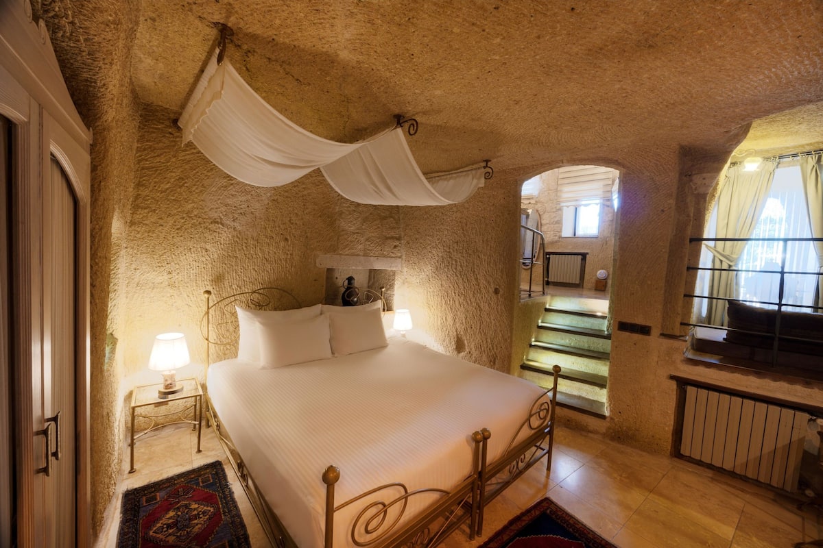 Loft Suit | Egyptian cotton sheets, premium bedding, down comforters, pillowtop beds