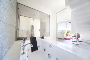 Dúplex, balcón | Tina de hidromasaje